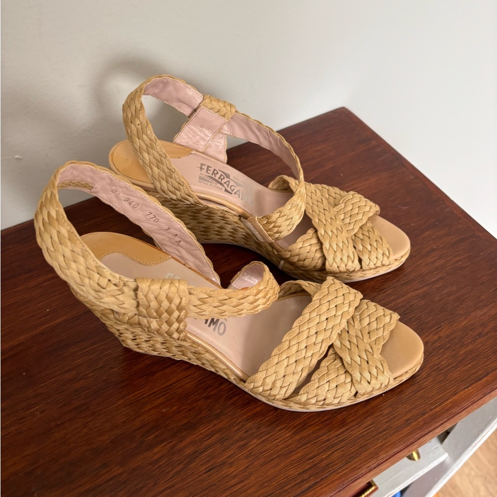 Salvatore Ferragamo Dulcinea Woven wedges sandals nude size 7AA LIKE NEW!